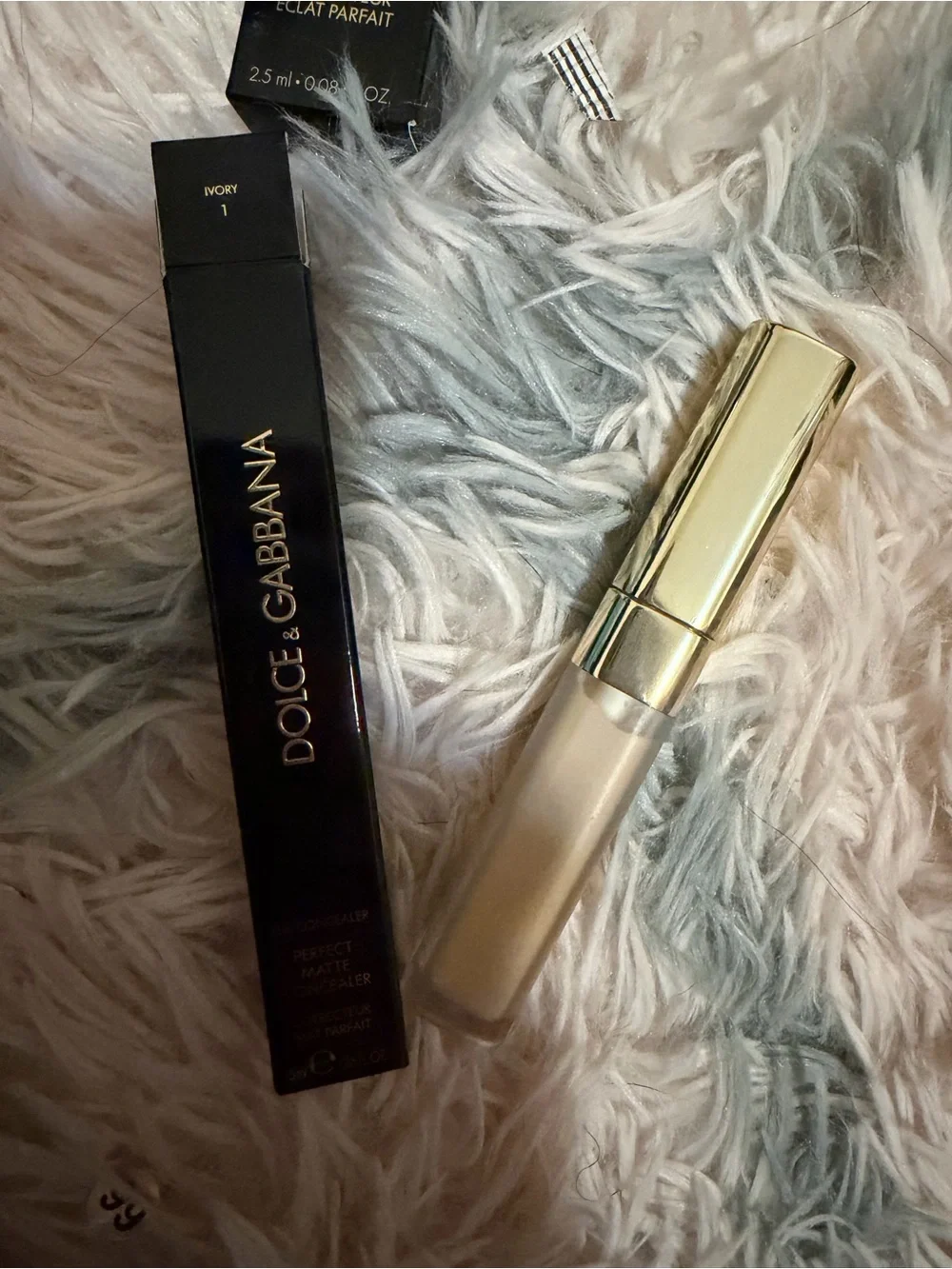 Dolce & Gabbana Ivory Matte Liquid Concealer with Gold Cap